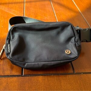 Lululemon Everywhere Belt Bag 1L